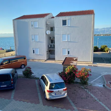 Erika - 40 M Zum Apartment